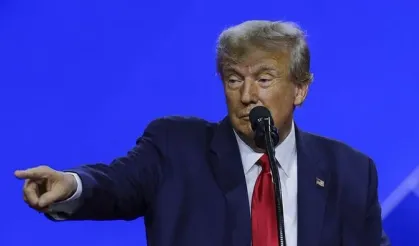 Trump’ın konuşmasında protesto! Yaka paça dışarı çıkarıldılar!