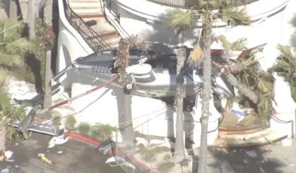 Kalabalık plajda helikopter faciası: Herkesin gözü önünde yere çakıldı!