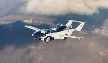 Dünyanın ilk seri üretim uçan arabası 2026’da satışa çıkıyor