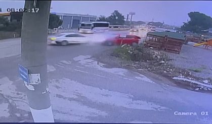 Kemalpaşa’da iki otomobil çarpıştı: 2 ölü, 4 yaralı