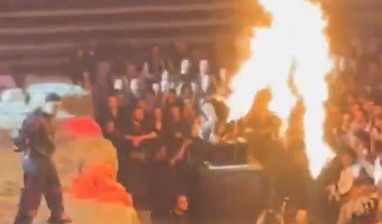 Lvbel C5'in sahnesine atlamaya çalışan hayranının kalçası alev aldı!