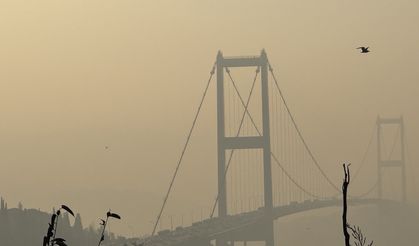 İstanbul sis altında! Boğaz ve köprülerde görüş mesafesi azaldı!