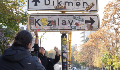 Bu tabelanın başına gelen kalmadı! Viral olan 'Kızılay' tabelası yine kirletildi