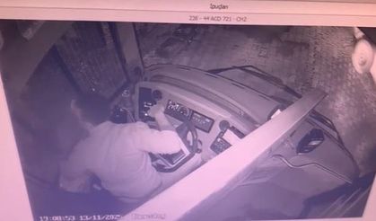 Trafikte dehşet! “Yol vermedin” diyerek halk otobüsüne ateş açtı! O anlar kamerada