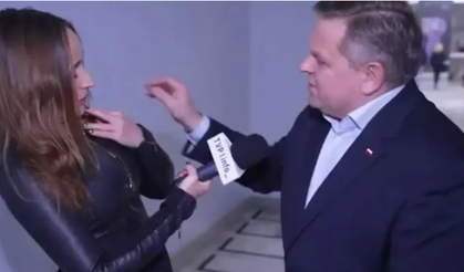 Polonya senatöründen muhabire hakaret: “Beynin yok mu?”