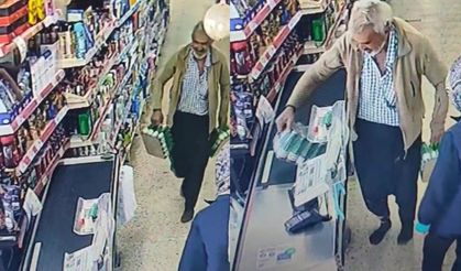 Mersin’de sıcacık bir davranış: Çamurlu ayakkabılarını kapıda çıkardı, markete çorapla girdi
