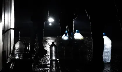 Ankara çeşmelerinde gece mesaisi: Kesintiler nedeniyle su ihtiyacı kaosa dönüştü!