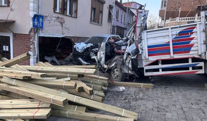 Beykoz’da kamyon dehşeti: Dükkana dalan araç 2 can aldı