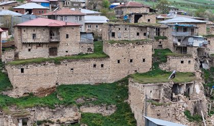 Sivas'taki yüzlerce asırlık bu köy taş dokusuyla ilgi odağı oldu