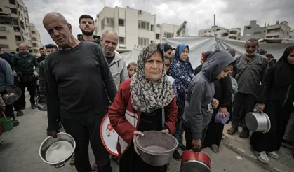 Gazze’de Filistinlilere sıcak yemek dağıtıldı