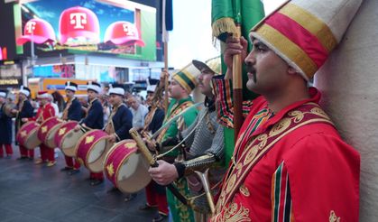 Mehter marşları Times Meydanı’nda yankılandı
