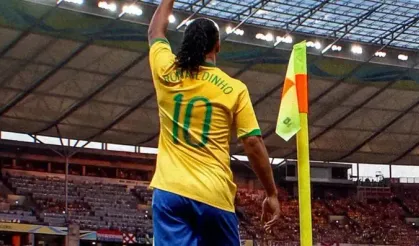 Ronaldinho futbola geri dönüyor! İşte yeni takımı...
