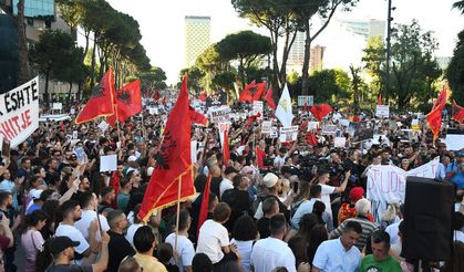 Tiran'da Trump bağlantılı projeye dev protesto