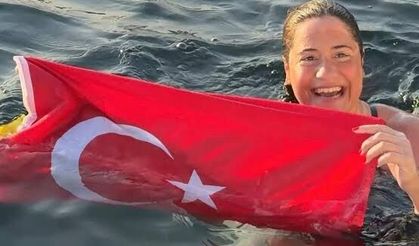 Bakan Bak'tan Aysu Türkoğlu’nun tarihi başarısına tebrik