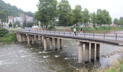Trabzon'daki bu köprü vatandaşı tedirgin ediyor