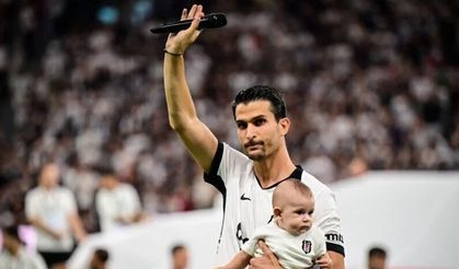 Necip Uysal Beşiktaş taraftarına Tüpraş Stadı'nda veda etti