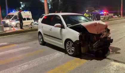 Aksaray’da zincirleme kaza! 3 araç ve motosiklet birbirine girdi, sürücü kaçtı