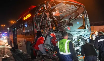 Ankara'da belediye otobüsü üst geçide çarptı! 24 yaralı