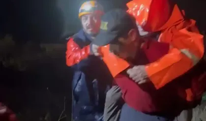 Bursa’da kaybolan yaşlı çifti ekipler kurtardı! Jandarma sırtında taşıdı