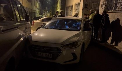 Bursa’da trafikte dehşet! Kaldırım taşıyla genç sürücüyü kovaladı