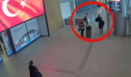 Korse ve bacaklarına gizlediler: İstanbul Havalimanı'nda polisten kaçamadılar