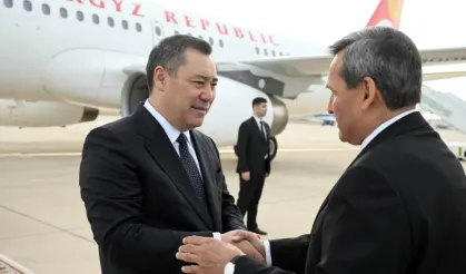 Sadır Caparov Türkmenistan’da: Kritik zirveler için Avaza’da
