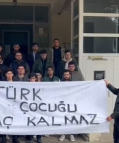 Hacettepe’de yemekhaneye getirilen rezervasyon sistemi protesto edildi: 'Türk çocuğu aç kalmaz!'