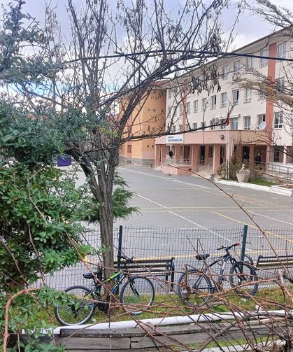 Kız öğrencilerine müstehcen fotoğraf göndermişti! O “öğretmen” tutuklandı