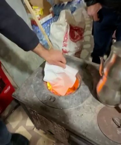 100 bin liralık veresiye defterini yaktı!