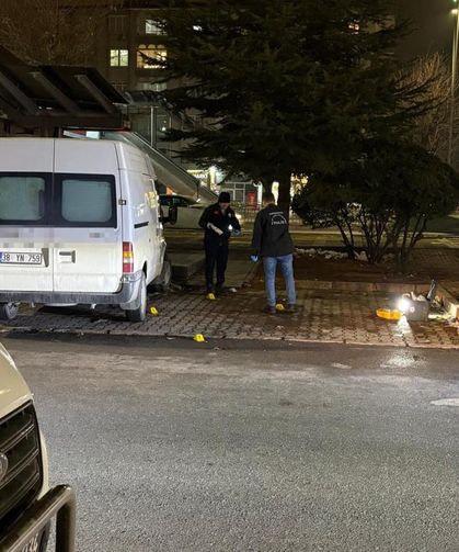 Kayseri'de kıyafet tartışması kanlı bitti! Yolda yürüyen üç kardeşe bıçakla saldırdı