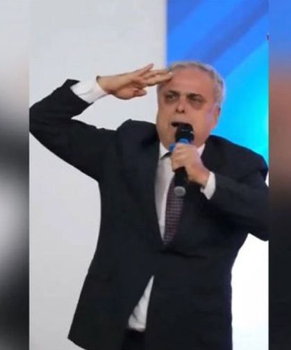 Tepkilere rağmen yineledi: Hasan Ufuk Çakır ikinci kez Cumhurbaşkanı Erdoğan'a asker selamı verdi!