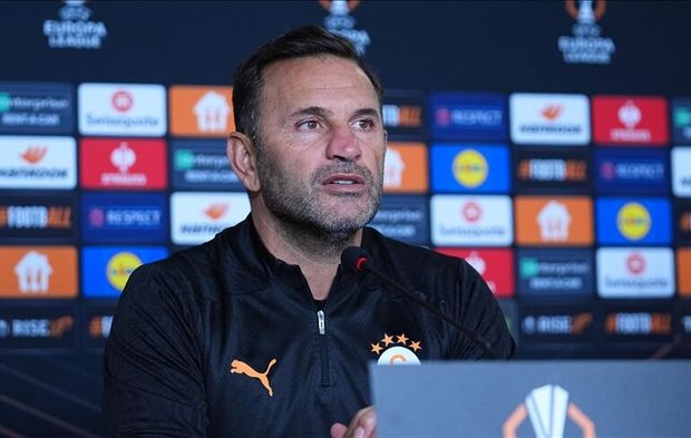 Okan Buruk taraftarlara müjdeyi verdi: "Hiçbir şeye bakmadan bu transferler yapılacak"