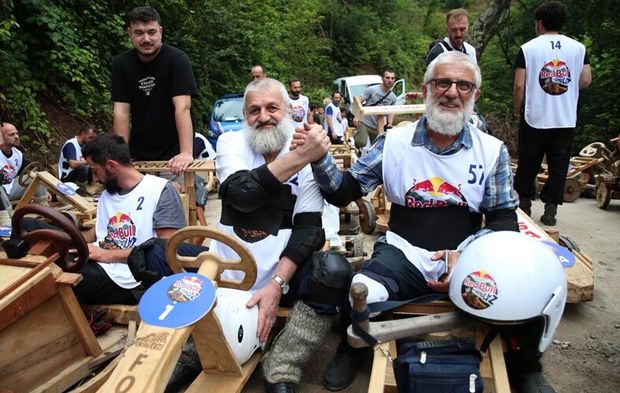 "Formulaz" tahta araba yarışları nefes kesti