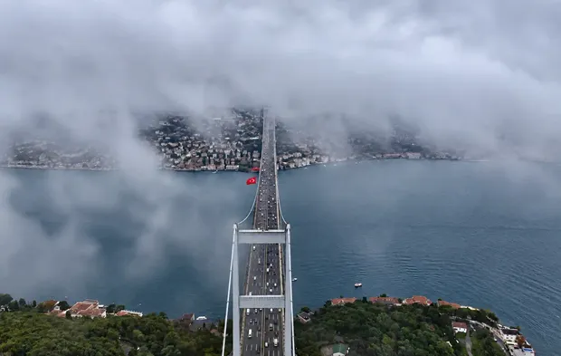 İstanbul’da puslu hava, Fatih Sultan Mehmet Köprüsü ile görüntülendi