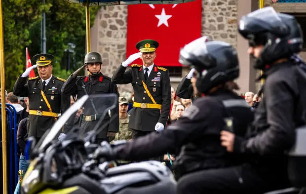 Türk bayraklarıyla Ankara sokaklarında 29 Ekim coşkusu