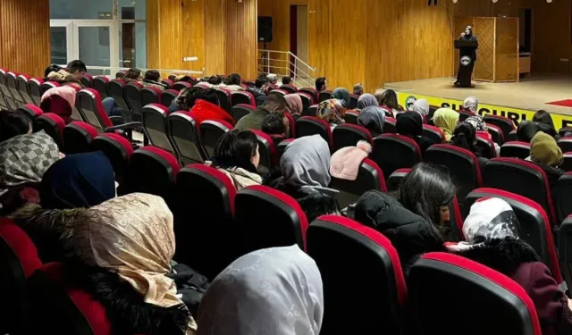 2025 Kasım ara tatil semineri uzaktan mı, yüz yüze mi, öğretmenler okula gidecek mi, ÖBA'dan mı yapılacak? MEB açıklaması bekleniyor!