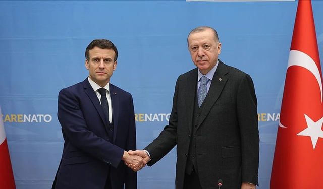 Erdoğan-Macron tokalaşması yine gündem oldu: Macron'a ters köşe!