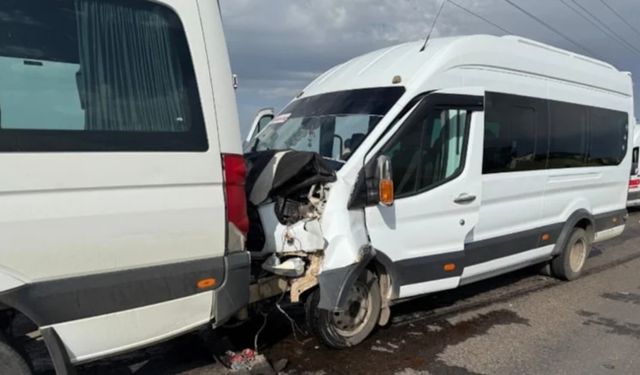 Öğretmen servisleri çarpıştı: Çok sayıda yaralı var