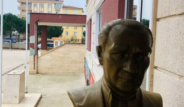 Kocaeli’de Atatürk büstüne çirkin saldırı!