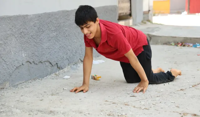 Hainliğin böylesi: Bedensel engelli Enes'in tekerlekli sandalyesini çaldılar!