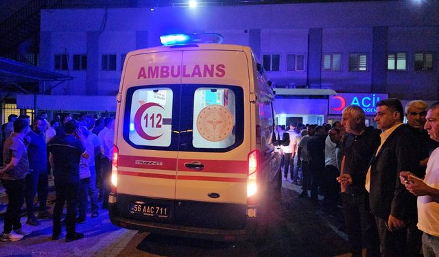 Babasının silahını kurcalayan genç ağır yaralandı