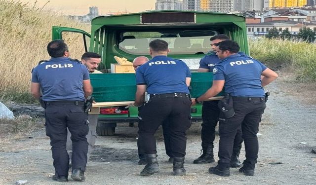 Esenyurt'ta dehşet! Başından vurulmuş erkek cesedi boş arazide bulundu