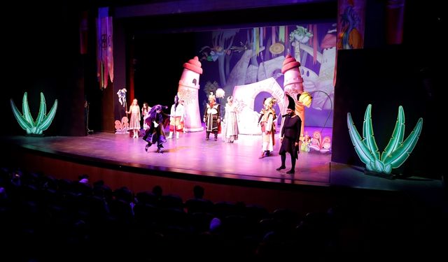 SAMDOB’un “Masal Şatosu” müzikali minik seyircilerle buluştu