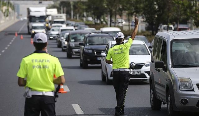 İstanbul Valiliği'nden uyarı: Saat 13.00 itibarıyla bu yollar trafiğe kapatılacak!