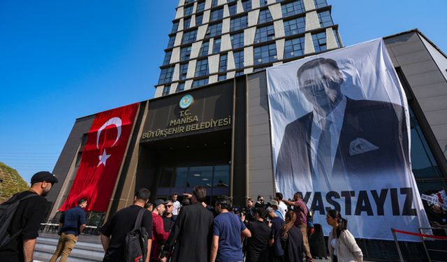 Ferdi Zeyrek’e son veda: Cenazesi belediye binasına getirildi