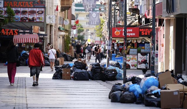 İzmir'de grev çöp krizi başlattı