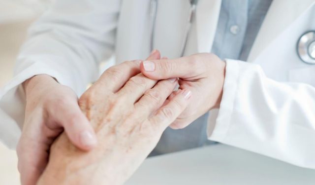 Parkinson sadece el titremesiyle mi başlar? Erken belirtilere dikkat!