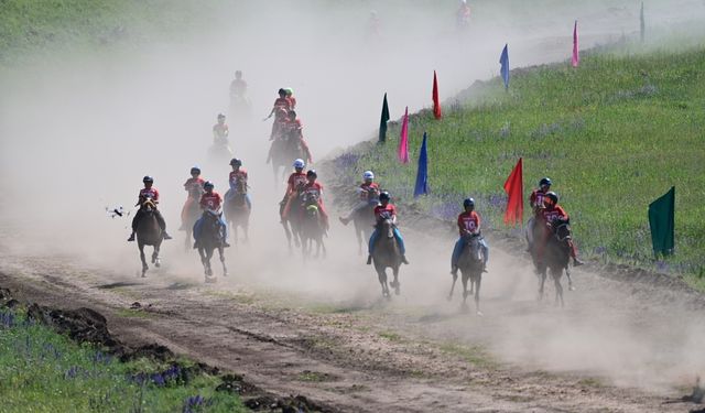 Kımızmurundık festivali: Kazak bozkırlarında bir kültür uyanışı