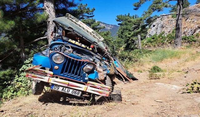 Aydın'da şarampole devrilen cipteki 3 kişi ölümden döndü