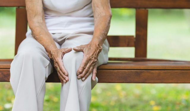 Kemik erime nedir, nasıl olur, nelere dikkat etmeli, ağrı nereye vurur?